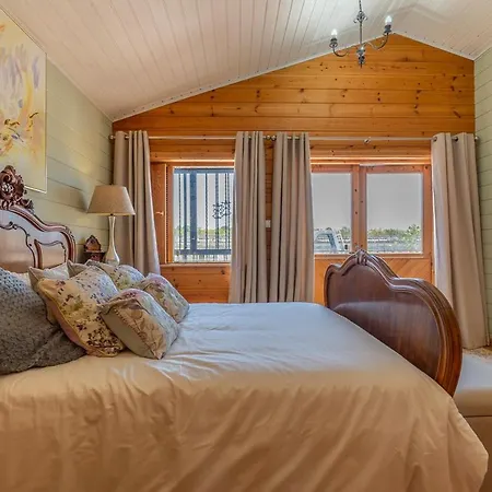 Chalet Rustic Retreat Pinoso