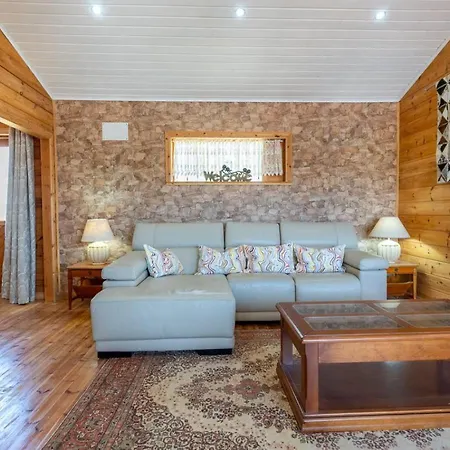 Chalet Rustic Retreat Pinoso