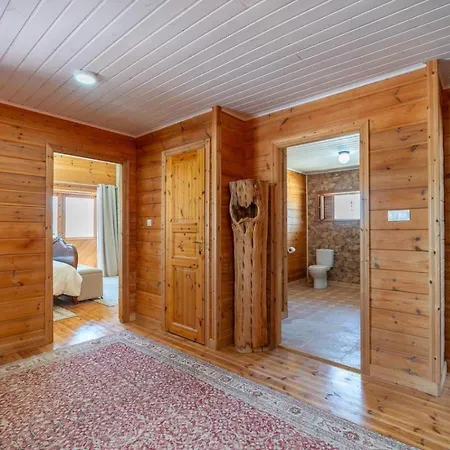Chalet Rustic Retreat
