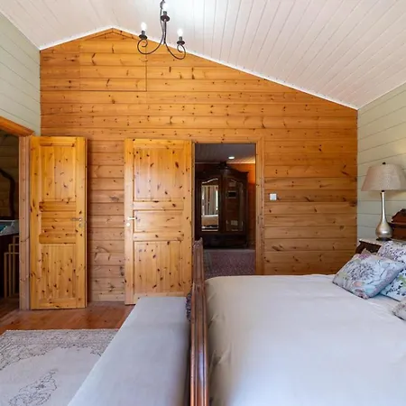 Chalet Rustic Retreat Pinoso