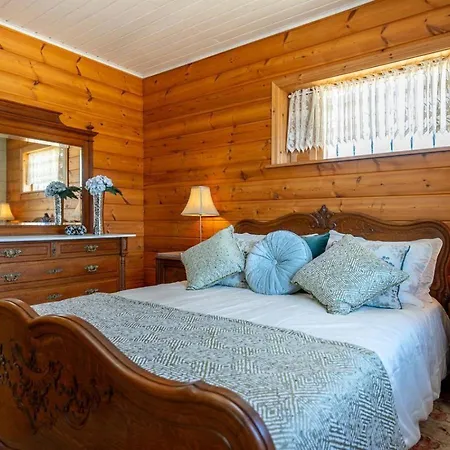Rustic Retreat *