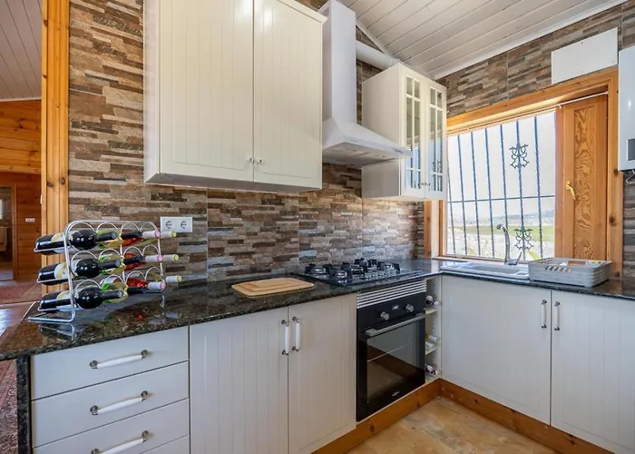 Rustic Retreat Chalet *